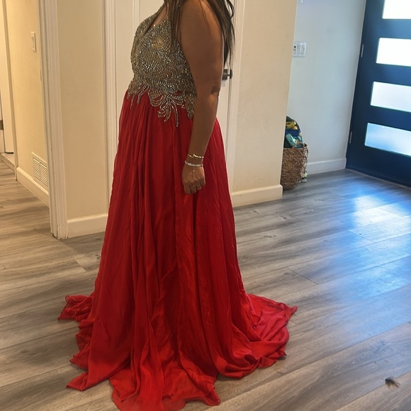 Mac Duggal Red and Gold bejewled Embellished Halter Dress gown Pageant Gown - Picture 10 of 13